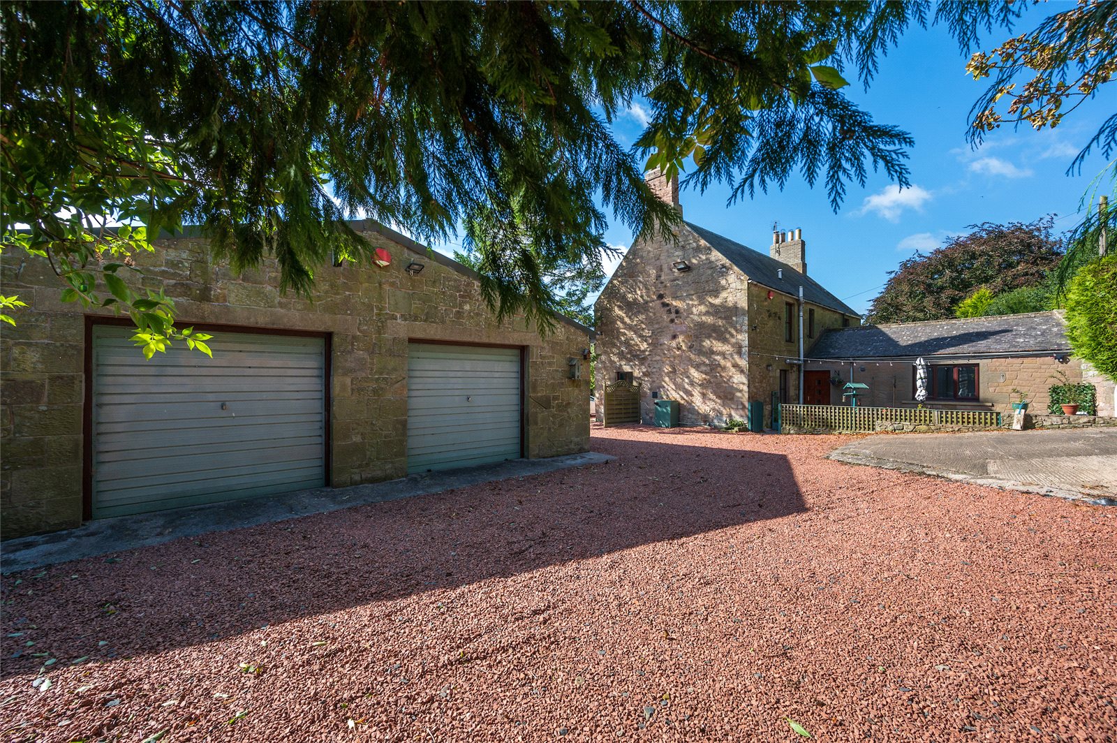 Garage/Outbuilding