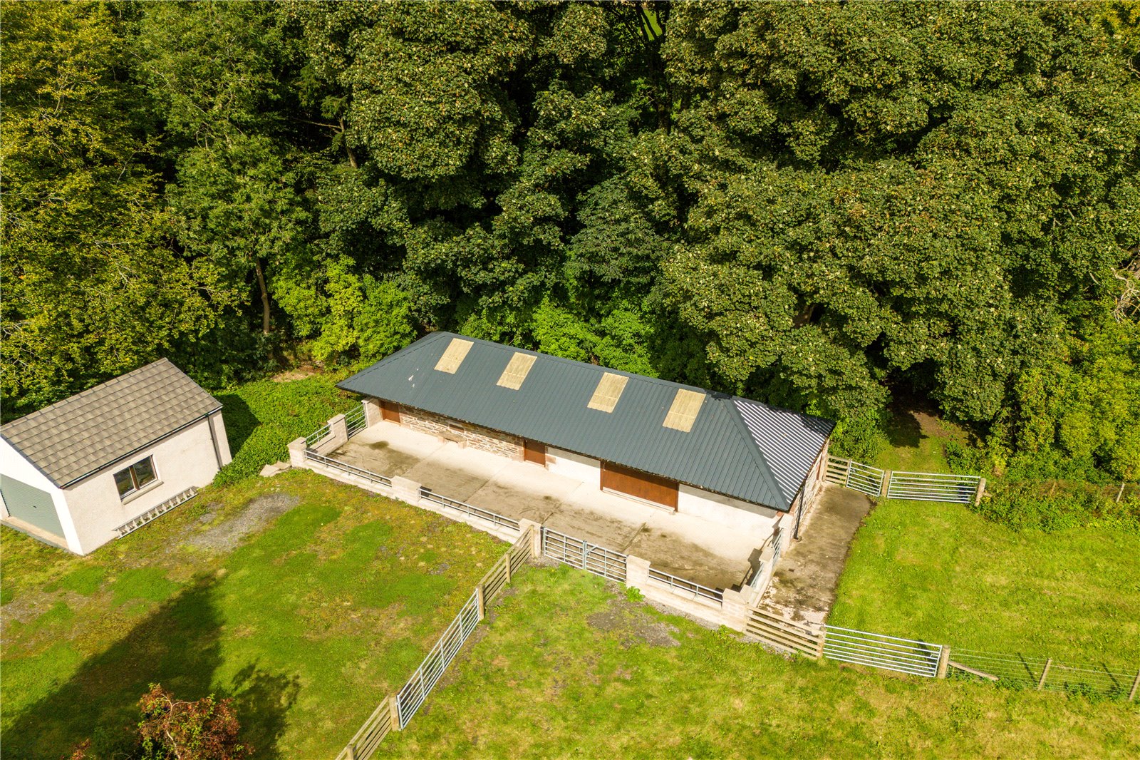 Garage & Stable